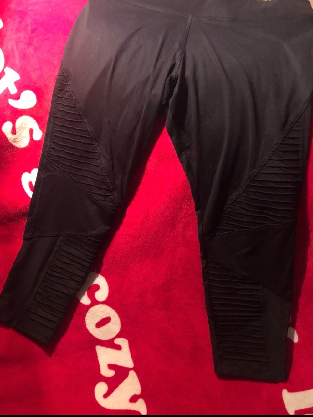 💜VS Pink ultimate capris